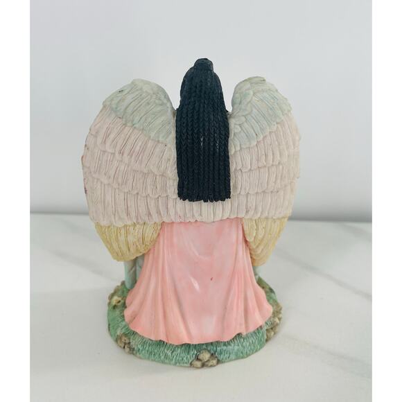 Vintage Angel with Wings and Children of the World Figurine - Christmas Figurine - Picture 3 of 4